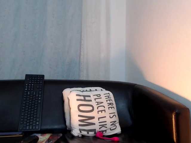 Live sex webcam photo for EllaRose29 #271911384