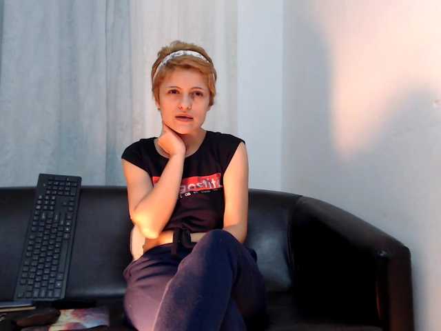 Live sex webcam photo for EllaRose29 #272045586