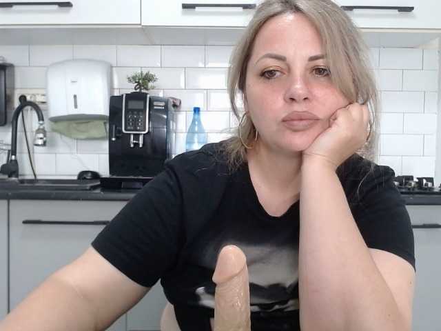 Live sex webcam photo for EllaSwan #277790810