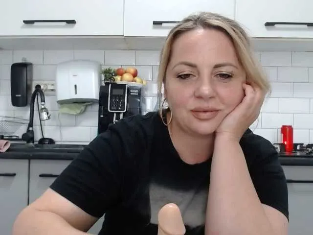 Live sex webcam photo for EllaSwan #277874212