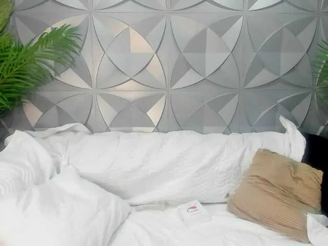 Live sex webcam photo for EllaThorne #271761174