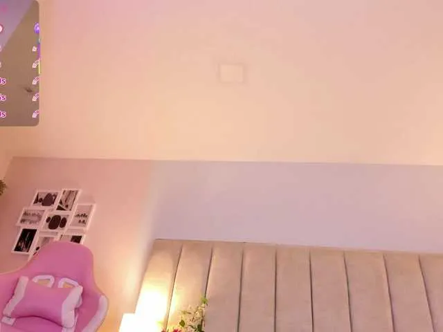 Live sex webcam photo for EllaThorne #292279826