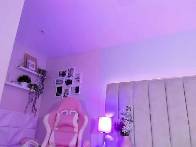 Live sex webcam photo for EllaThorne #292319036