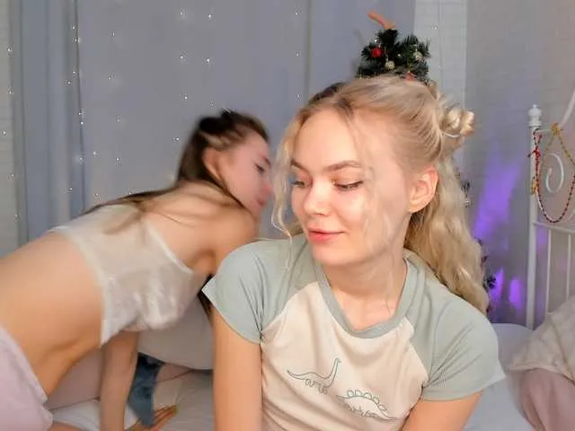 Live sex webcam photo for EllaaMaary #271932513