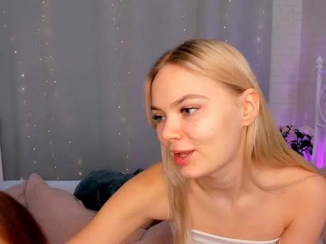 Live sex webcam photo for EllaaMaary #271992956