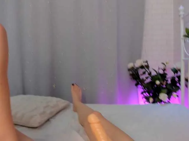 Live sex webcam photo for EllaaMaary #272067242