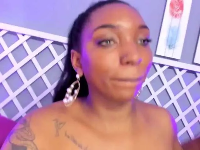 Live sex webcam photo for Ellajacobs #271935321