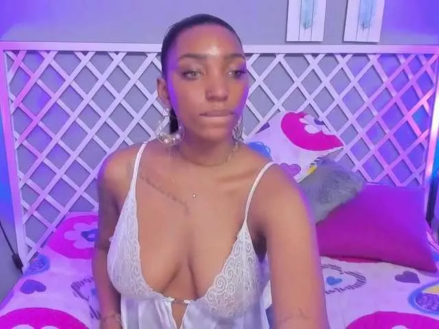 Live sex webcam photo for Ellajacobs #271996563