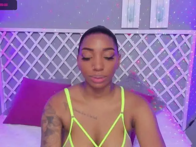 Live sex webcam photo for Ellajacobs #272189447