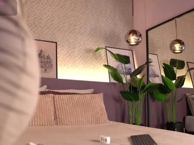 Live sex webcam photo for ElleDiane #292057828