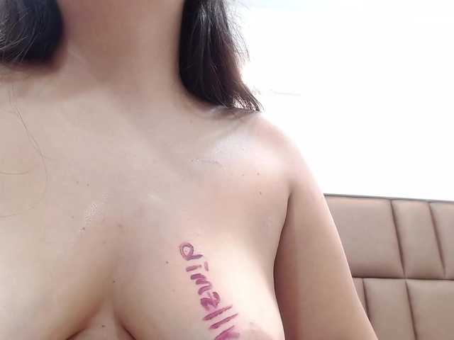 Live sex webcam photo for ElleStrauss #274170237