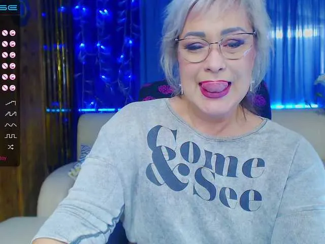 Live sex webcam photo for EllenRiplley #277736819