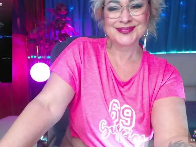 Live sex webcam photo for EllenRiplley #290389055