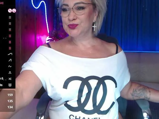 Live sex webcam photo for EllenRiplley #291325468