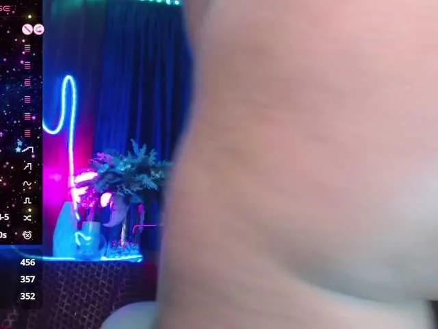 Live sex webcam photo for EllenRiplley #292343244