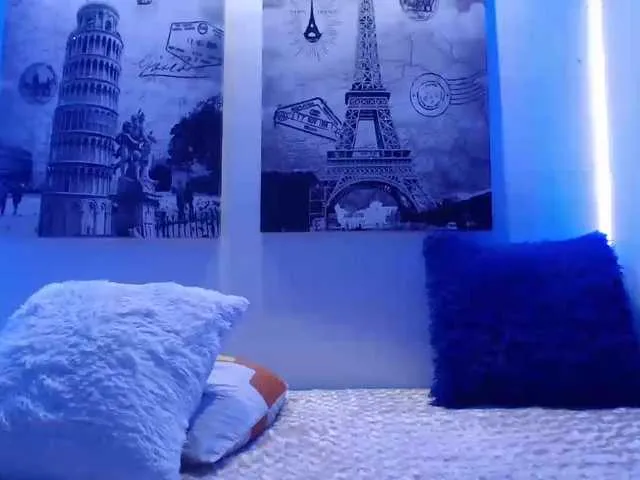 Live sex webcam photo for EllenRousse1 #275599338