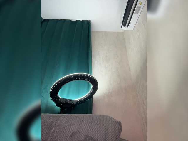 Live sex webcam photo for Ellidi #291304389