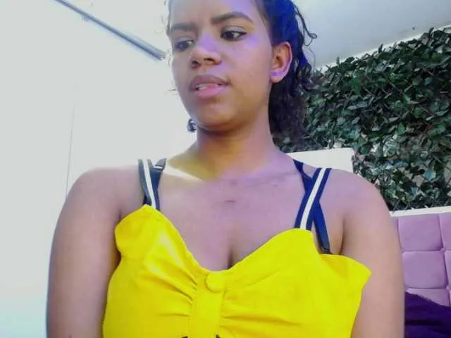 Live sex webcam photo for Ellie-Alves #271738074