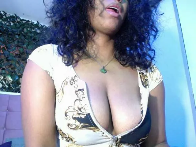 Live sex webcam photo for Ellie-Alves #272230785