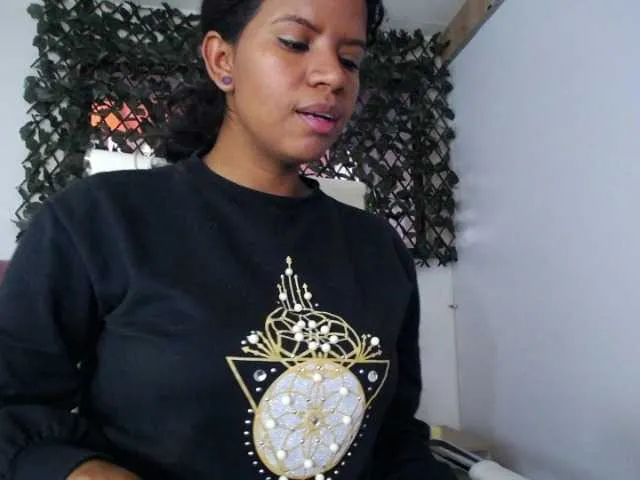 Live sex webcam photo for Ellie-Alves #272284843