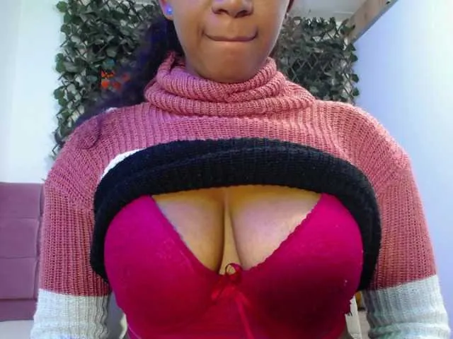 Live sex webcam photo for Ellie-Alves #272361684