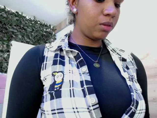 Live sex webcam photo for Ellie-Alves #272530084