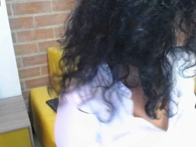 Live sex webcam photo for Ellie-Alves #273109357