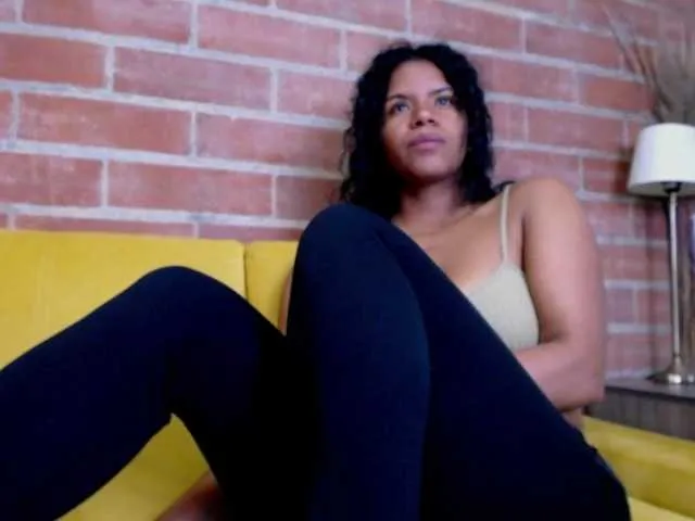 Live sex webcam photo for Ellie-Alves #273982582