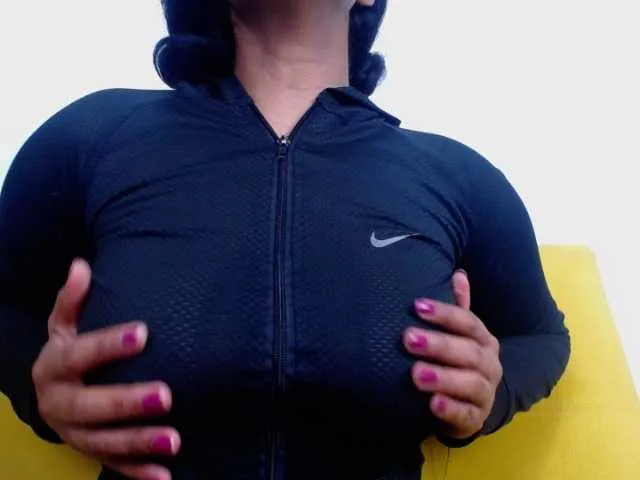 Live sex webcam photo for Ellie-Alves #274303276