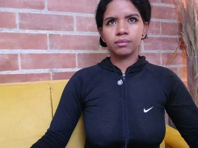 Live sex webcam photo for Ellie-Alves #274669104