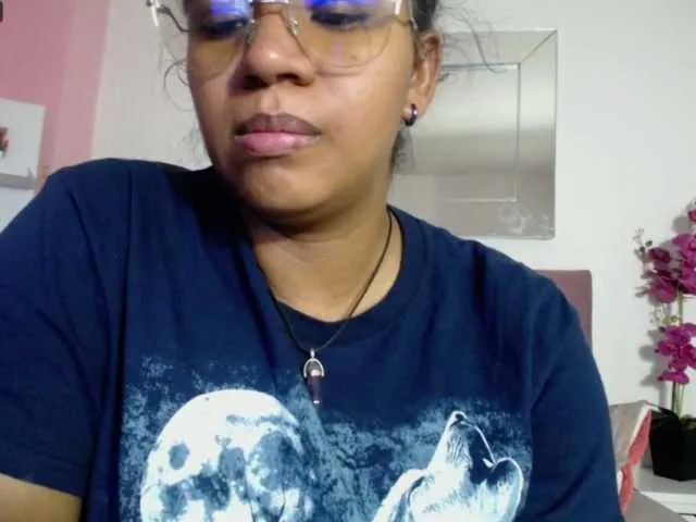 Live sex webcam photo for Ellie-Alves #275534951