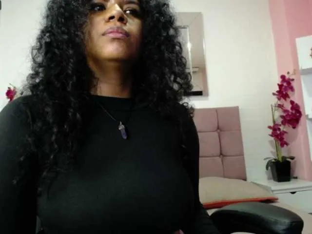 Live sex webcam photo for Ellie-Alves #275561473