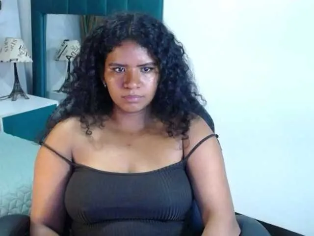 Live sex webcam photo for Ellie-Alves #275893010