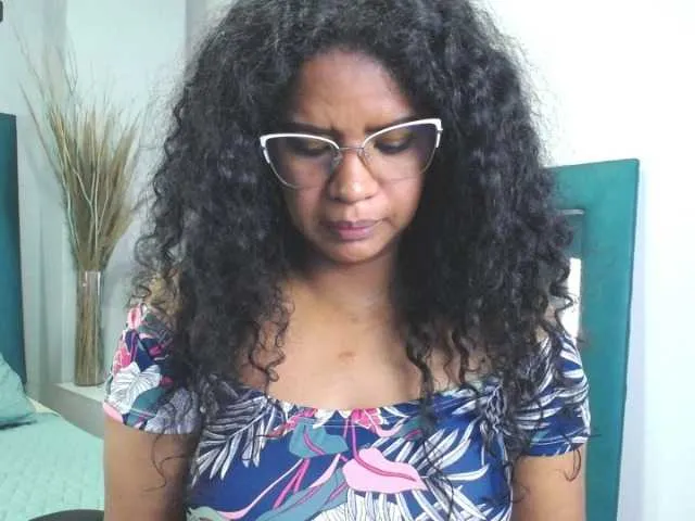 Live sex webcam photo for Ellie-Alves #275967498