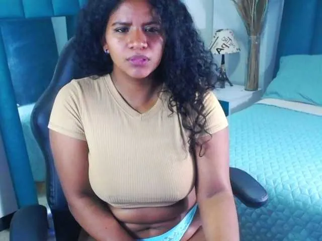 Live sex webcam photo for Ellie-Alves #276058911