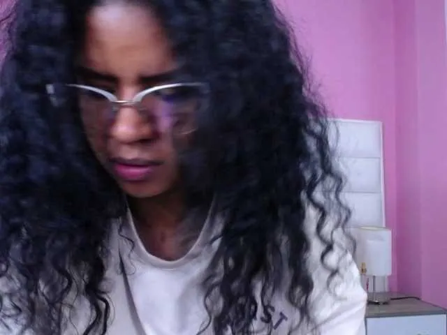 Live sex webcam photo for Ellie-Alves #276115554