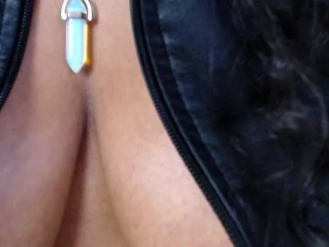 Live sex webcam photo for Ellie-Alves #276192887