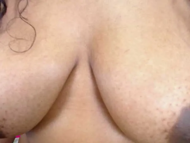 Live sex webcam photo for Ellie-Alves #276385005