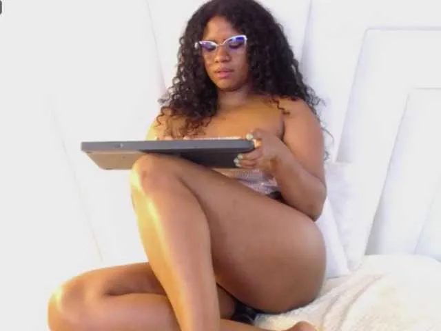 Live sex webcam photo for Ellie-Alves #276630457