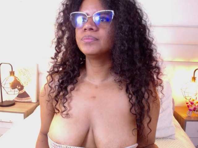 Live sex webcam photo for Ellie-Alves #277543506