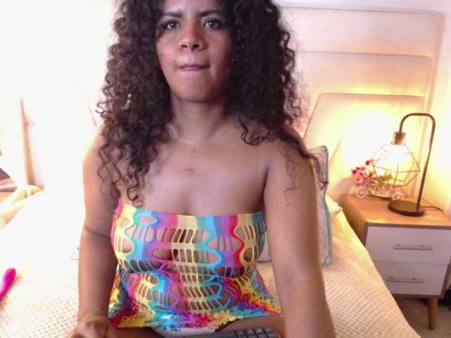 Live sex webcam photo for Ellie-Alves #277759312