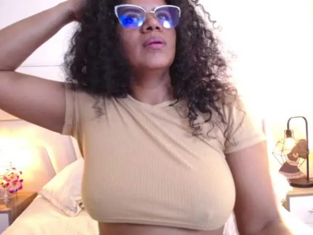 Live sex webcam photo for Ellie-Alves #277920372