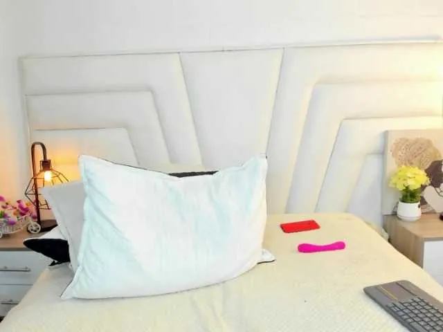 Live sex webcam photo for Ellie-Alves #287184782