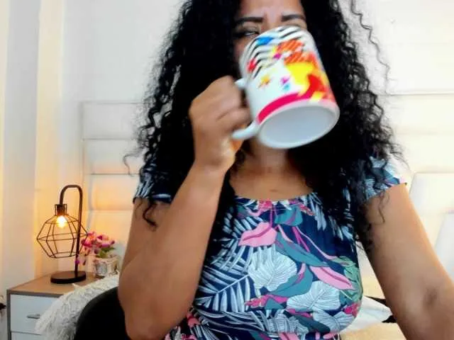 Live sex webcam photo for Ellie-Alves #289042505