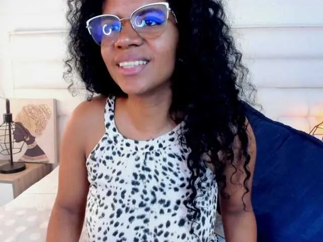 Live sex webcam photo for Ellie-Alves #290236781