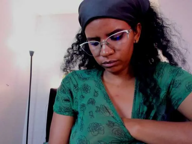 Live sex webcam photo for Ellie-Alves #290348473