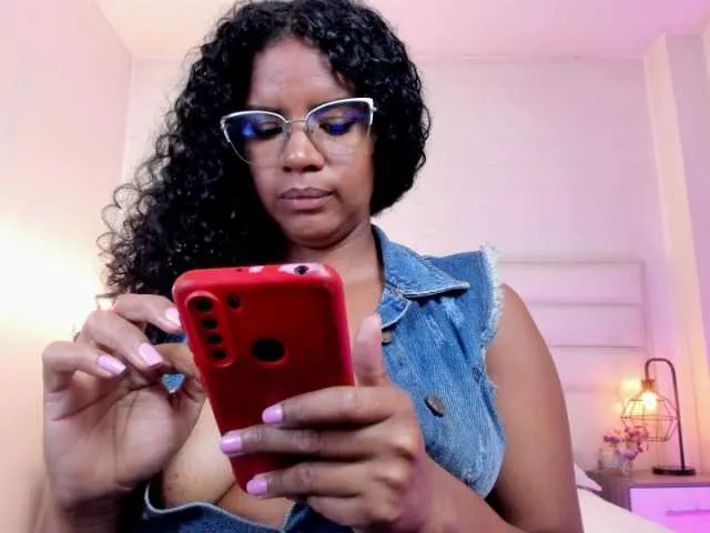 Live sex webcam photo for Ellie-Alves #290362131