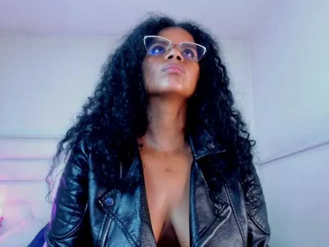 Live sex webcam photo for Ellie-Alves #290416074