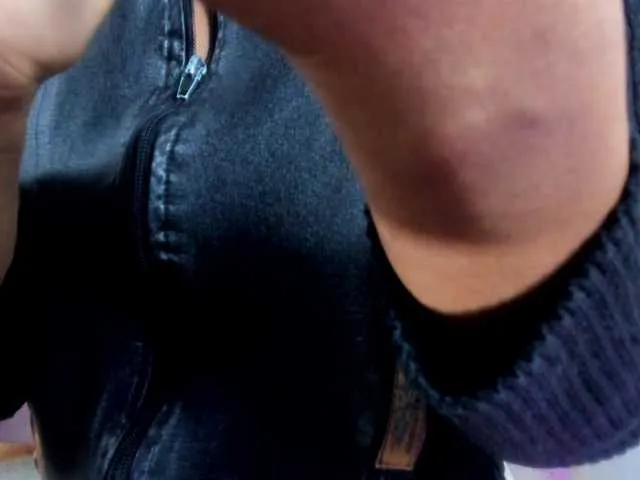 Live sex webcam photo for Ellie-Alves #290910391