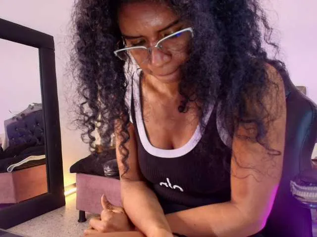 Live sex webcam photo for Ellie-Alves #291030462